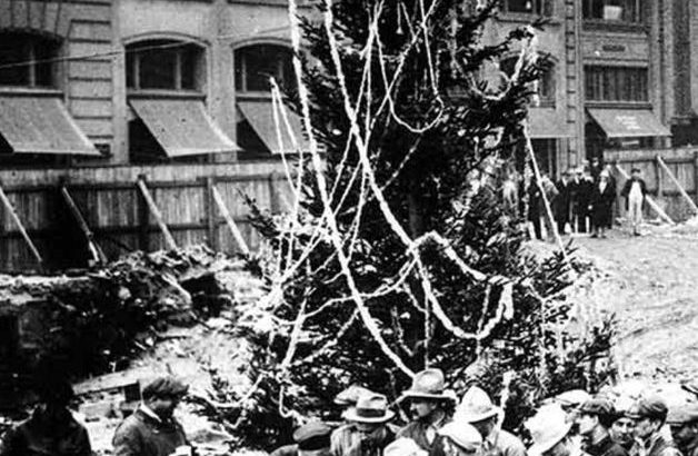 A History of the Rockefeller Christmas Tree